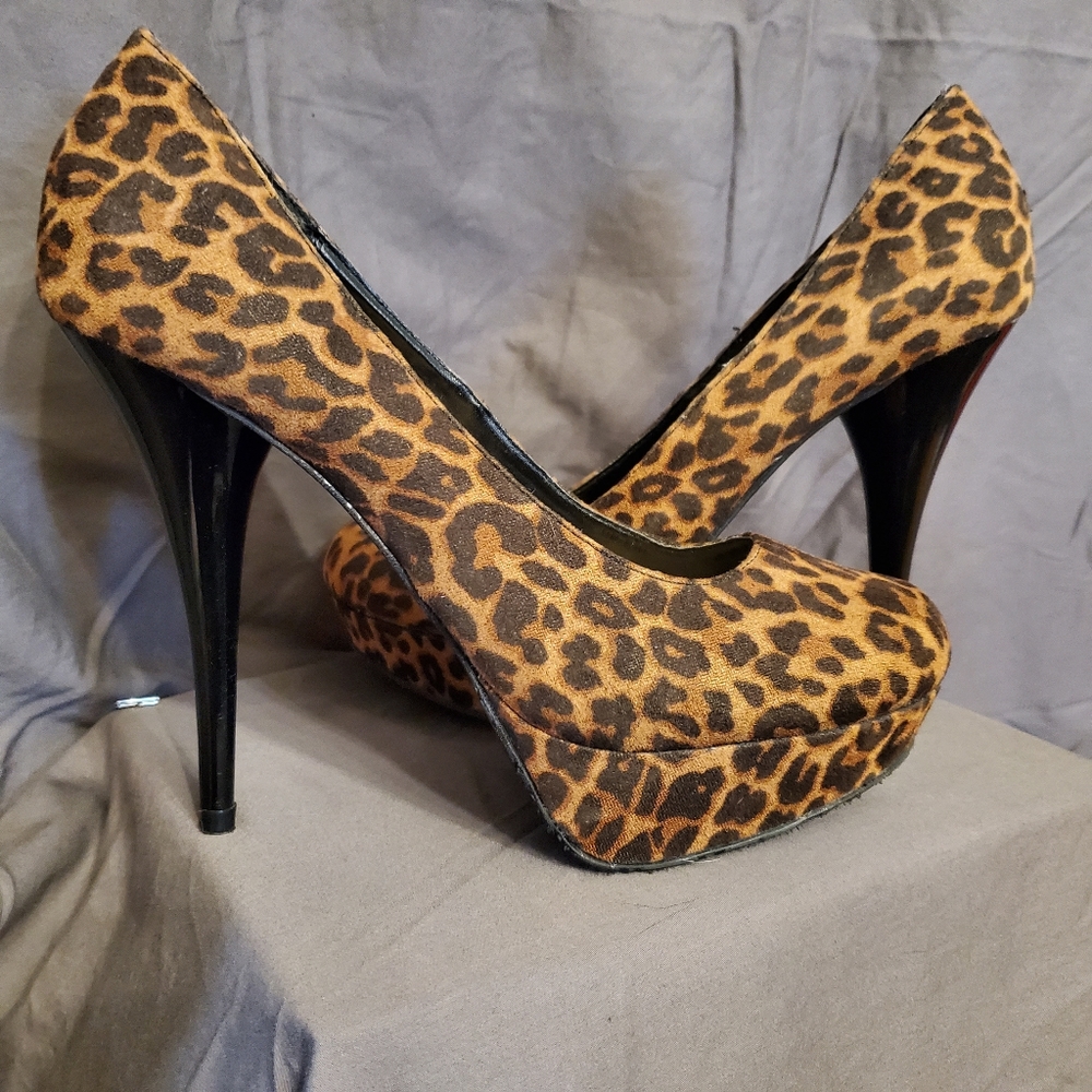 Leopard/cheetah Print Pumps